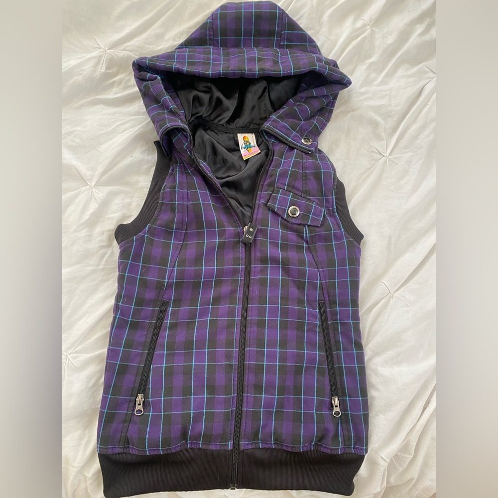 Woman’s Burton Dryride vest, small, purple hooded vest